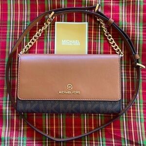 Brand New Michael Kors Large Chain Crossbody Clutch Purse in Brown & Luggage